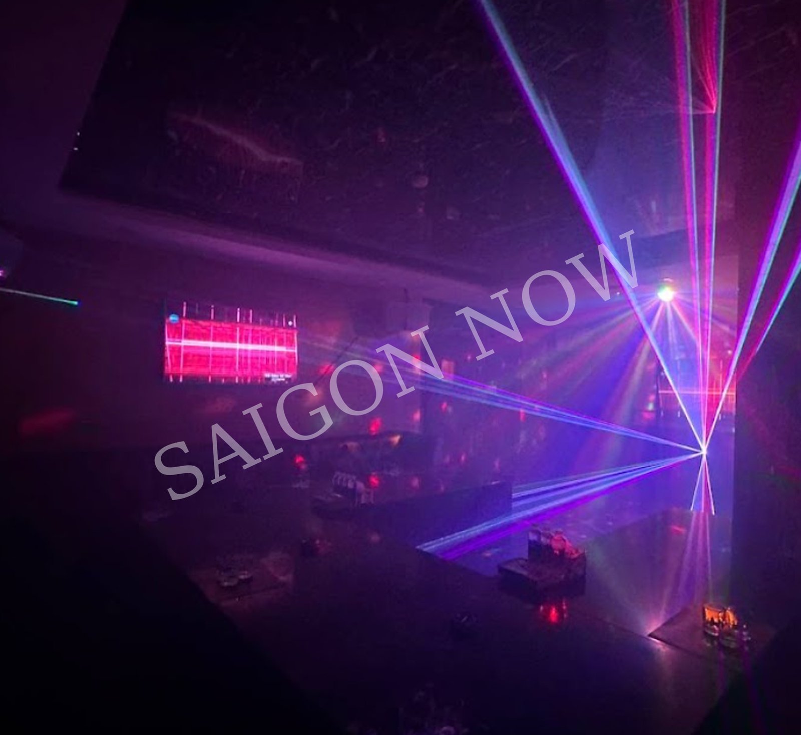 saigon_now_carousel_laser_room - 복사본